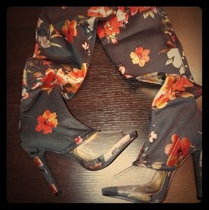 MUST GO💕Hot Black and Floral Knee High Boots
